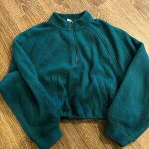 Old Navy cropped green 3 quarter zip pullover with pockets. Size XS ♥️